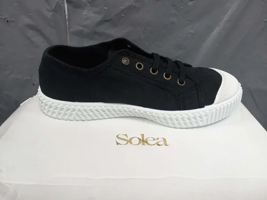 BOXED SOLEA BUMP BLACK/WHITE CANVAS SNEAKERS SIZE 36