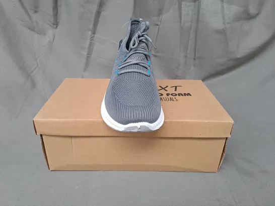 BOXED PAIR OF BXT YOGO FOAM CASUALS KNIT SHOES IN GREY SIZE 9