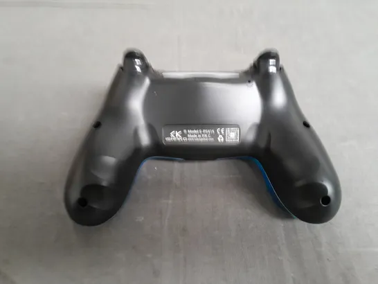 GAME CONTROLLER FOR PS4