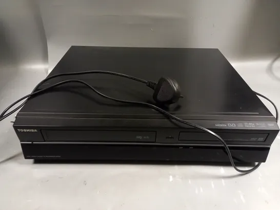 TOSHIBA DVD/VIDEO CASSETTE RECORDER