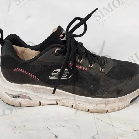 SKETCHERS ARCH FIT MONO LACE-UP TRAINER UK SIZE 4