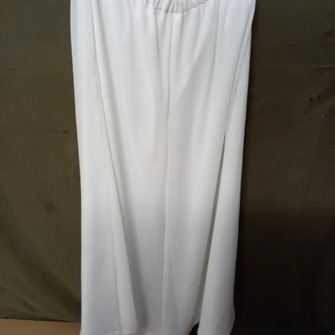 WHITE WIDE LEG TROUSERS - SIZE 16