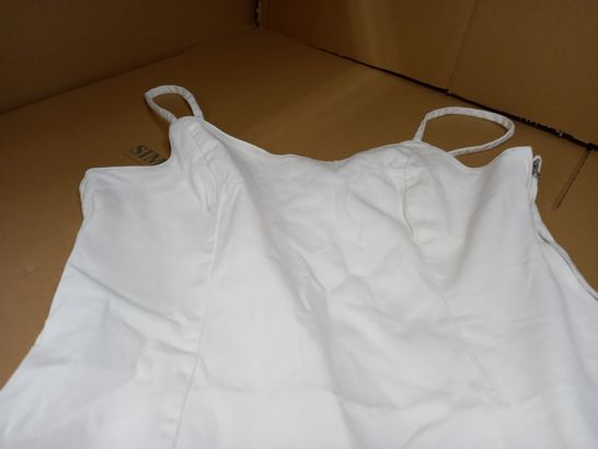 H&M WHITE CANVAS STYLE SUMMER DRESS - SIZE 22