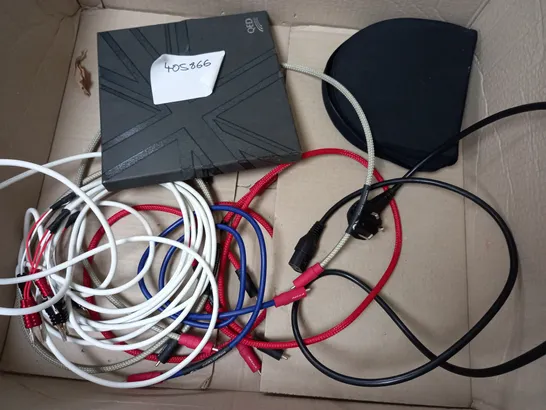 BOX OF APPROXIMATELY 5 ASSORTED CABLES TO INCLUDE -QED REVELATION SIGNATURE SPEAKER CABLE , WED REFERENCE AUDIO 40 ,CORD .CO.UK ANALOGUE CLEARWAY ETC