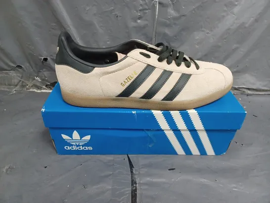 BOXED PAIR OF ADIDAS ORIGINALS GAZELLE TRAINERS - SIZE 10 RRP £80