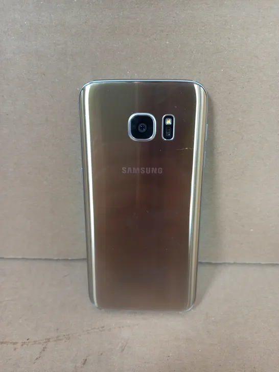 SAMSUNG GALAXY S7 SMARTPHONE IN GOLD