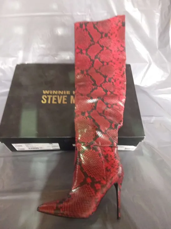 BOXED STEVE MADDEN WINNIE HARLOW RED SYNTHETIC HIGH LEG BOOTS SIZE 3