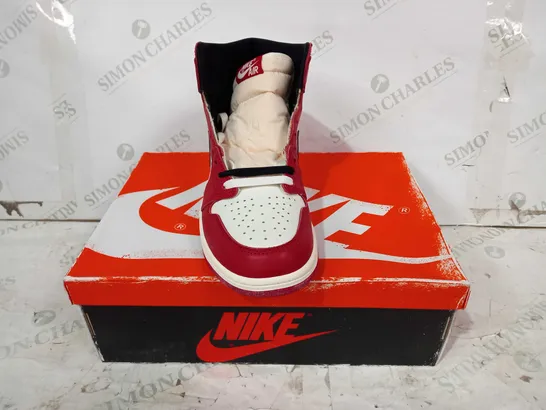 BOXED PAIR OF NIKE AIR JORDAN 1 RETRO SHOES IN RED/WHITE/BLACK UK SIZE 9