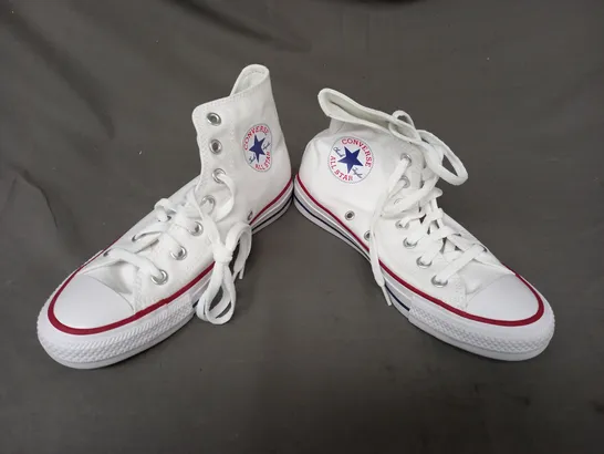 BOXED PAIR OF CONVERSE SHOES IN OPTICAL WHITE UK SIZE 5