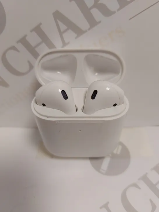 APPLE AIRPODS 2ND GENERATION WITH WIRELESS CHARGING CASE - WHITE