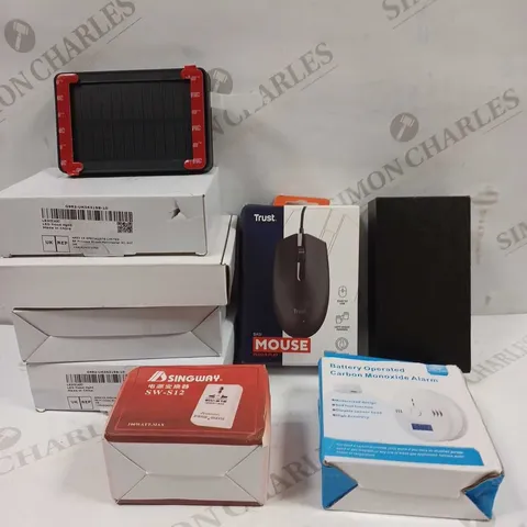 LOT TO CONTAIN 8 X ASSORTED TECH PRODUCTS, INCLUDES CARBON MONOXIDE ALARM, COMPUTER MOUSE, LED FLOOD LIGHTS ETC 