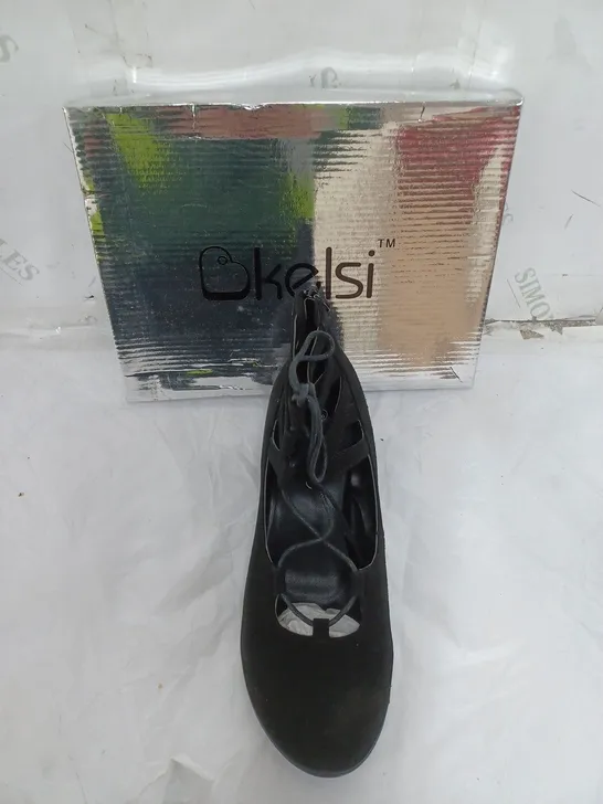 APPROXIMATELY 10 PAIRS OF BOXED KELSI BLACK BLOCK HEEL BOOT IN VARIOUS SIZES 