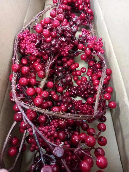 OUTLET HOME REFLECTIONS PRE-LIT MIXED BERRY GARLAND