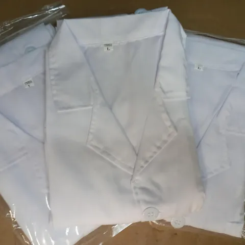 LOT OF 4 ASSORTED LAB COATS IN WHITE SIZE L