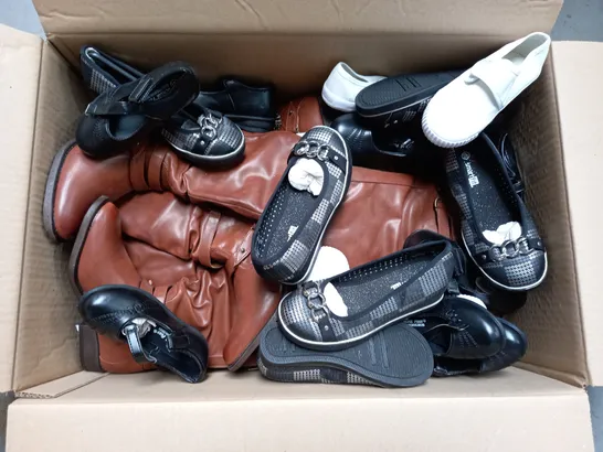 APPROXIMATELY 14 ASSORTED KIDS PAIRS OF SHOES IN VARIOUS COLOURS, STYLES, AND SIZES