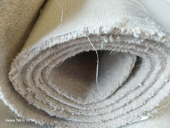 ROLL OF QUALITY LINGDALE ELITE MALHAM CARPET APPROXIMATELY 5M × 2.8M