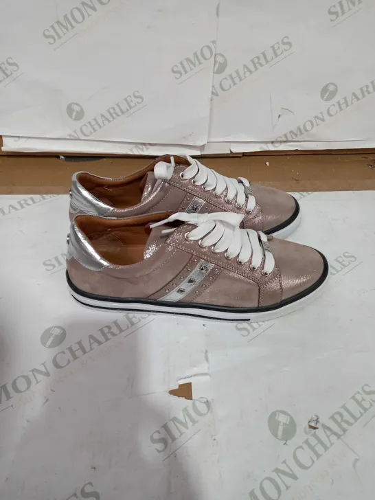 ALFINA TAUPE METALLIC LEATHER TRAINER SIZE 41