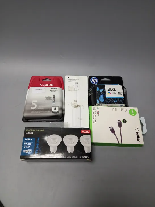 MEDIUM BOX OF ASSORTED ELECTRICAL IEMS TOO INCLUDE LIGHT BULBS , CHARGERS AND PRINTER ACCESSORIES 