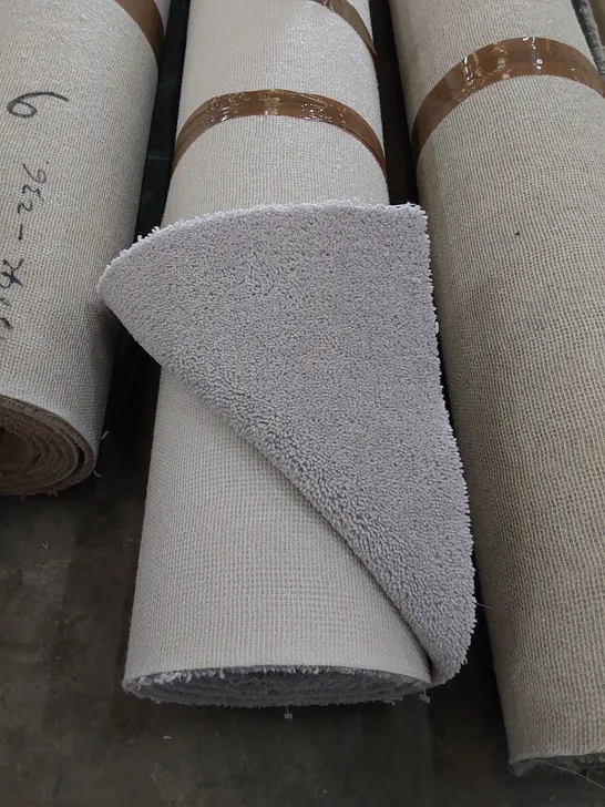 ROLL OF QUALITY DIM PLAINS CARPET // SIZE: APPROX. 5 X 2.46m