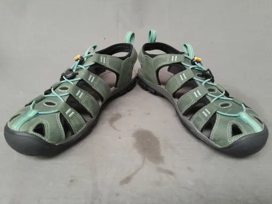 BOXED PAIR OF KEEN SANDALS IN GREEN UK SIZE 7.5