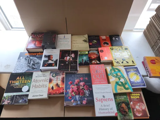 CAGE OF A SIGNIFICANT QUANTITY OF ASSORTED BOOKS BY STEPHEN KING, J. R. R. TOLKIEN, ANDRZEJ SAPKOWSKI, ISAAC ASIMOV, MADELINE MILLER, NATALIE LLOYD, URSULA LE GUIN, NAHOKO UEHASHI, ETC