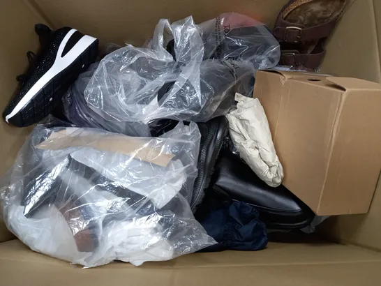 APPROXIMATELY 15 PAIRS OF ASSORTED UNBOXED SHOES TO INCLUDE - ASICS TRAINERS - GRASS AIR VELCROS - MEMPHIS ONE SANDALS ETC