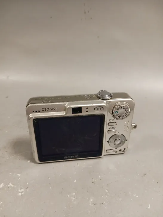 SONY DSC-W70 DIGITAL CAMERA 