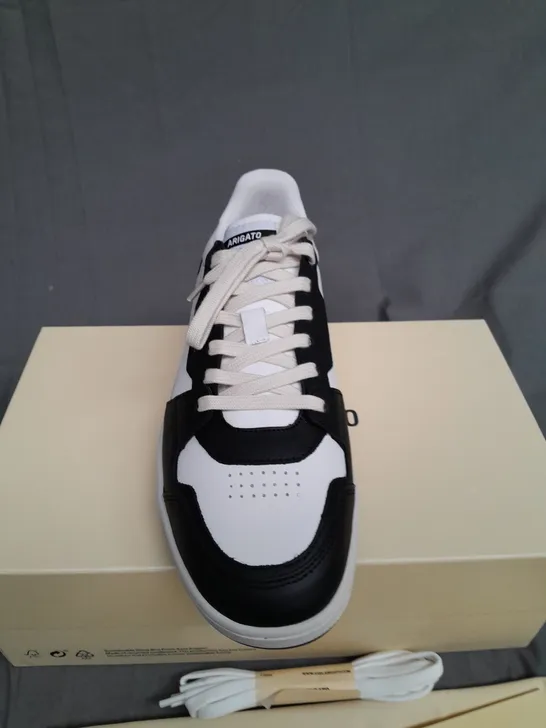 BOXED PAIR OF AXEL ARIGATO BLACK/WHITE DICO LO WITH ACCESSORIES SIZE 9