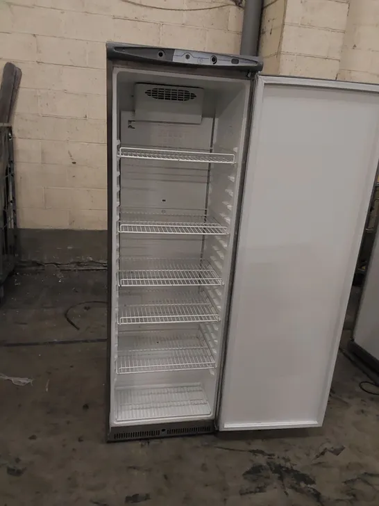 COMMERCIAL UPRIGHT FREEZER 