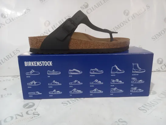 BOXED PAIR OF BIRKENSTOCK GIZEH BS T-POST SANDALS IN BLACK UK SIZE 5.5