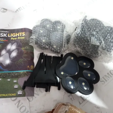 BOXED BELL AND HOWELL SET OF 4 SOLAR PAW LIGHTS