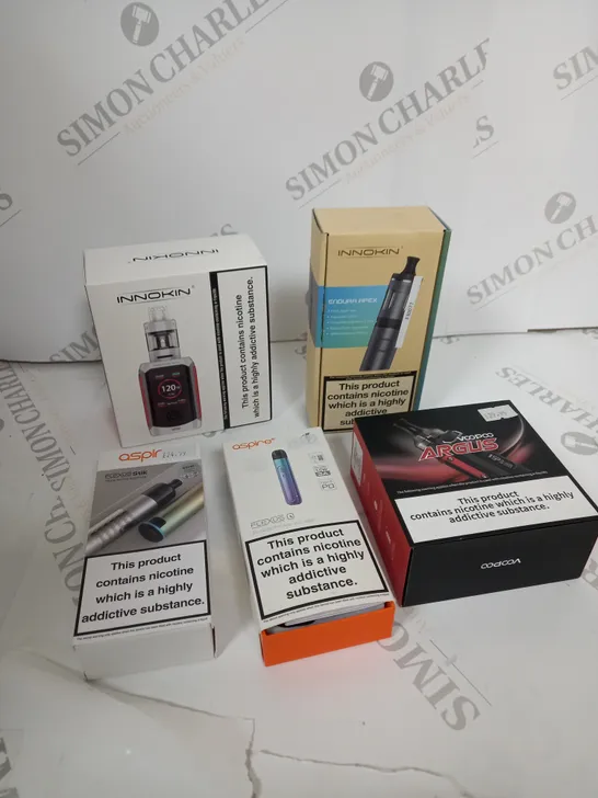 APPROXIMATELY 20 VAPES & E-CIGARETTES TO INCLUDE - VOOPOO - INNOKIN  - ASPIRE