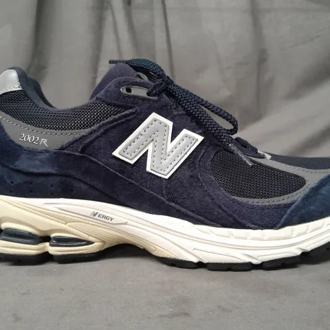 PAIR OF NEW BALANCE 2002R SHOES IN NAVY UK SIZE 7.5