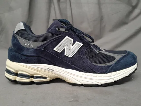 PAIR OF NEW BALANCE 2002R SHOES IN NAVY UK SIZE 7.5