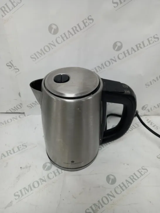 COOK'S ESSENTIALS KETTLE IN SILVER