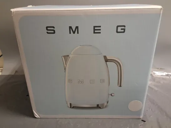 BOXED SMEG WHITE KETTLE