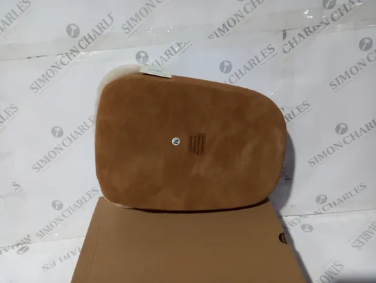 THE HOUSE BRUAR SHEEPSKIN FOOT WARMER CHESNUT TAN SIZE M