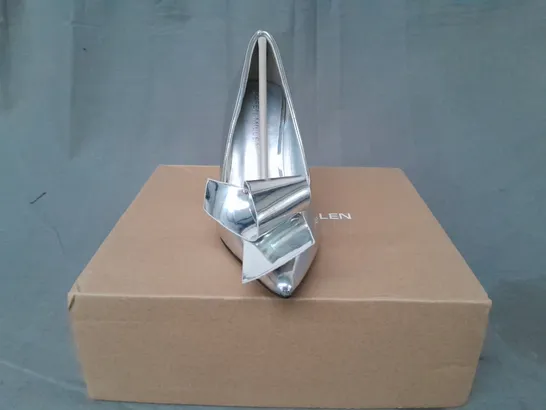 BOXED PAIR OF KAREN MILLED TWIST BOW DETAIL POINTED TOE HEELS IN METALLIC SILVER SIZE 5