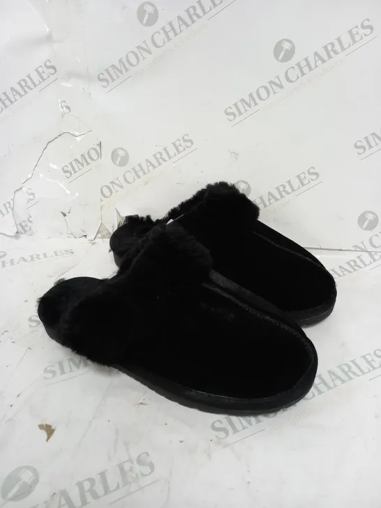 BONOVA SHEEPSKIN SLIPPERS SIZE 6