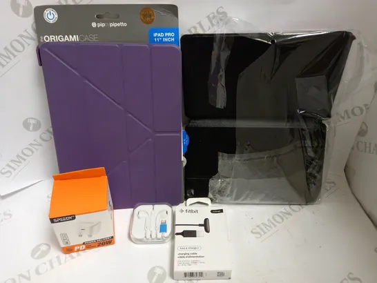 LOT OF ASSORTED ELECTRICALS & ACCESSORIES TO INCLUDE THE ORIGAMI CASE FOR IPAD PRO 11", WIRED LIGHTNING CONNECTOR EARBUDS, FITBIT CHARGER, ETC