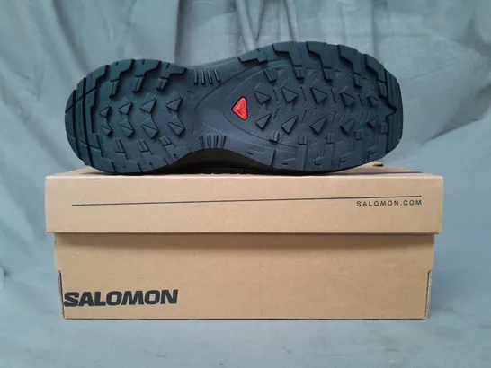 BOXED PAIR OF SALOMON XA PRO V8 CSWP J SHOES IN ARCTIC ICE/BLACK/WHITE UK SIZE 3.5