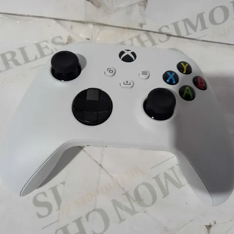 MICROSOFT XBOX GAME CONTROLLER IN ROBOT WHITE