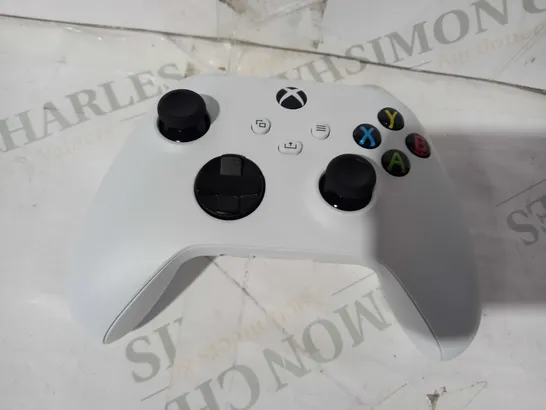 MICROSOFT XBOX GAME CONTROLLER IN ROBOT WHITE