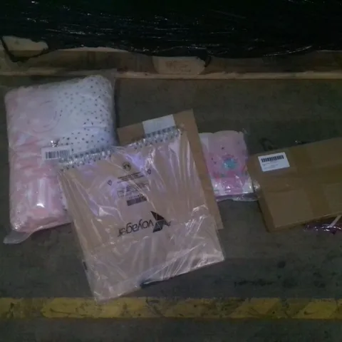 PALLET OF ASSORTED ITEMS TO INCLUDE SCRAPBOOKS, BLANKETS, BOOKS, TABLET CASES, BIRTHDAY DECOR ETC