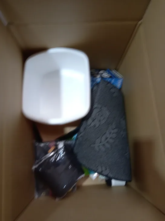 BOX OF ASSORTED HOUSEHOLD ITEMS TO INCLUDE FLASKS, ICE COFFEE MAKER, TRADING CARD BOOKLET ETC 