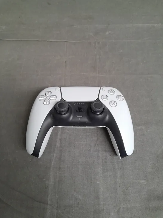 PLAYSTATION 5 CONTROLLER