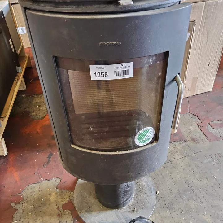 6148 FREESTANDING WOOD BURNING STOVE 4657422Simon Charles Auctioneers