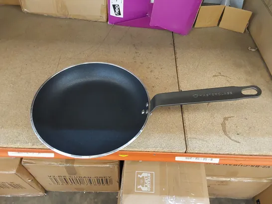 BAGGED MASTERCLASS HEAVY DUTY FRYING PAN (1 ITEM)