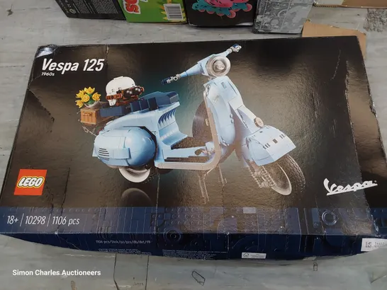 LEGO VESPA 125 SCOOTER MODEL (SET 10298) RRP £79.99