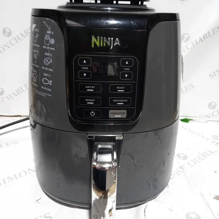 NINJA AIR FRYER 3.8L AF100UK 4531354Simon Charles Auctioneers
